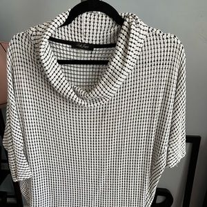 EUC Cowl neck bat wing sweater. Super soft!!!